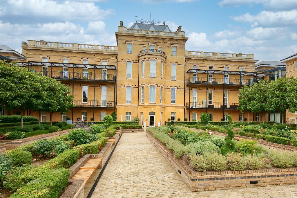 3  Chamber Park Hill, Wimbledon, London, SW20 0NY