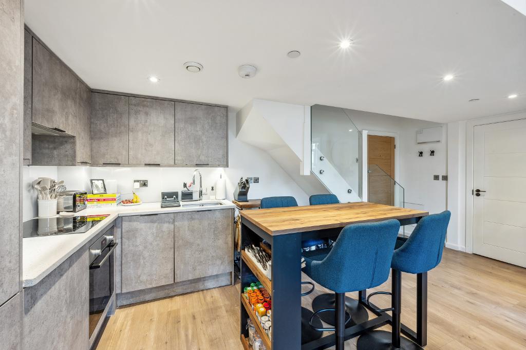 Kingston Road, Wimbledon Chase, London, SW20 8LX