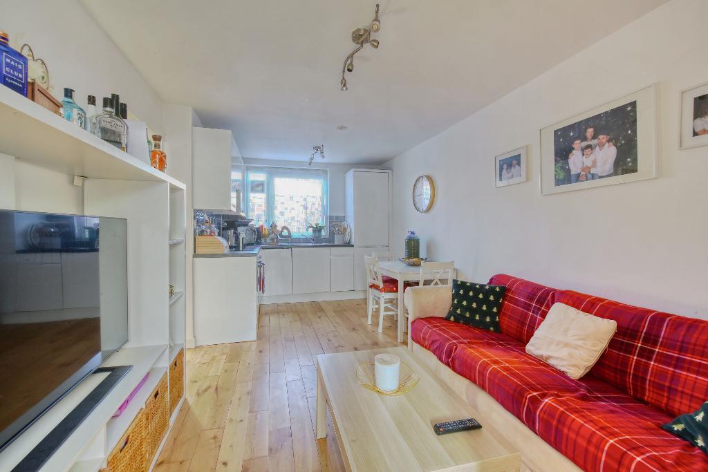 Waverton Road, Earlsfield, London, SW18 3BZ