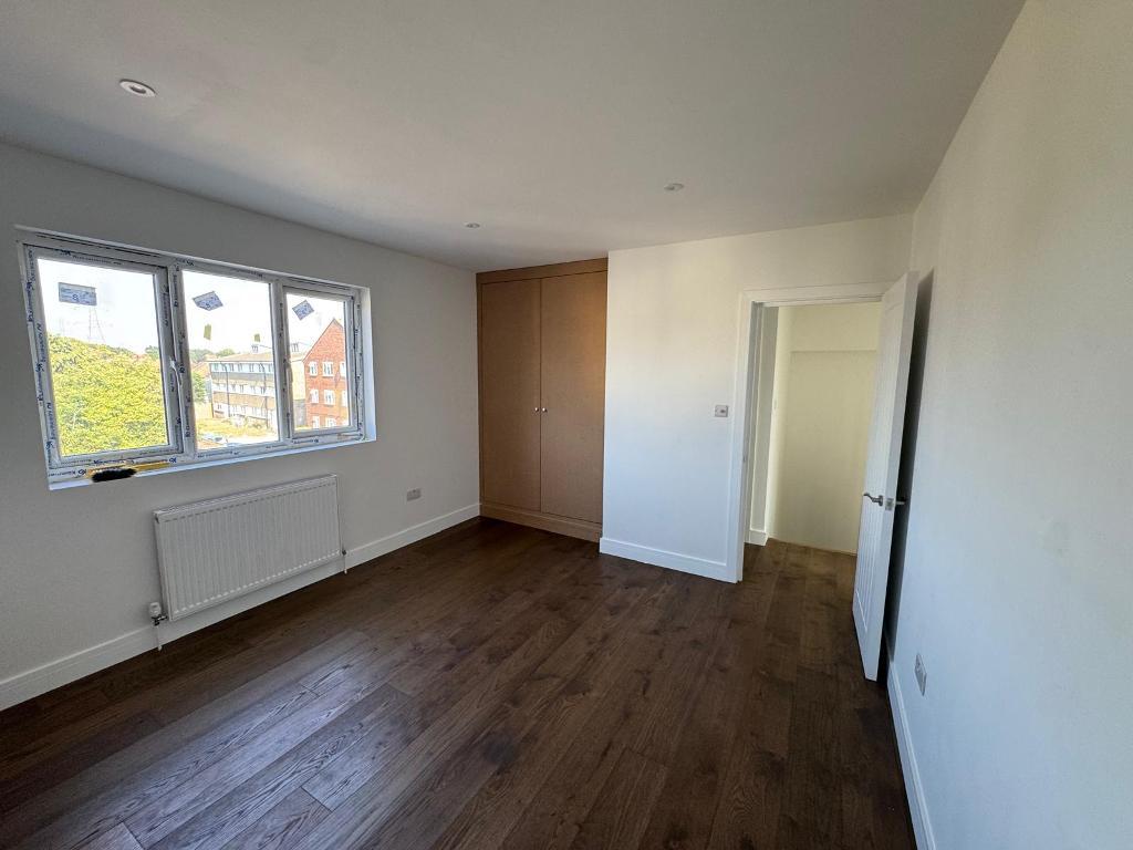 Malden Road, Worcester Park, KT4 7NL