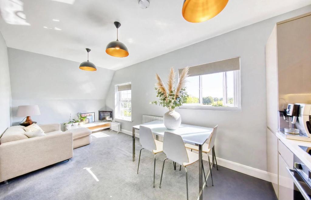 Grand Drive, Raynes Park, SW20 9DY